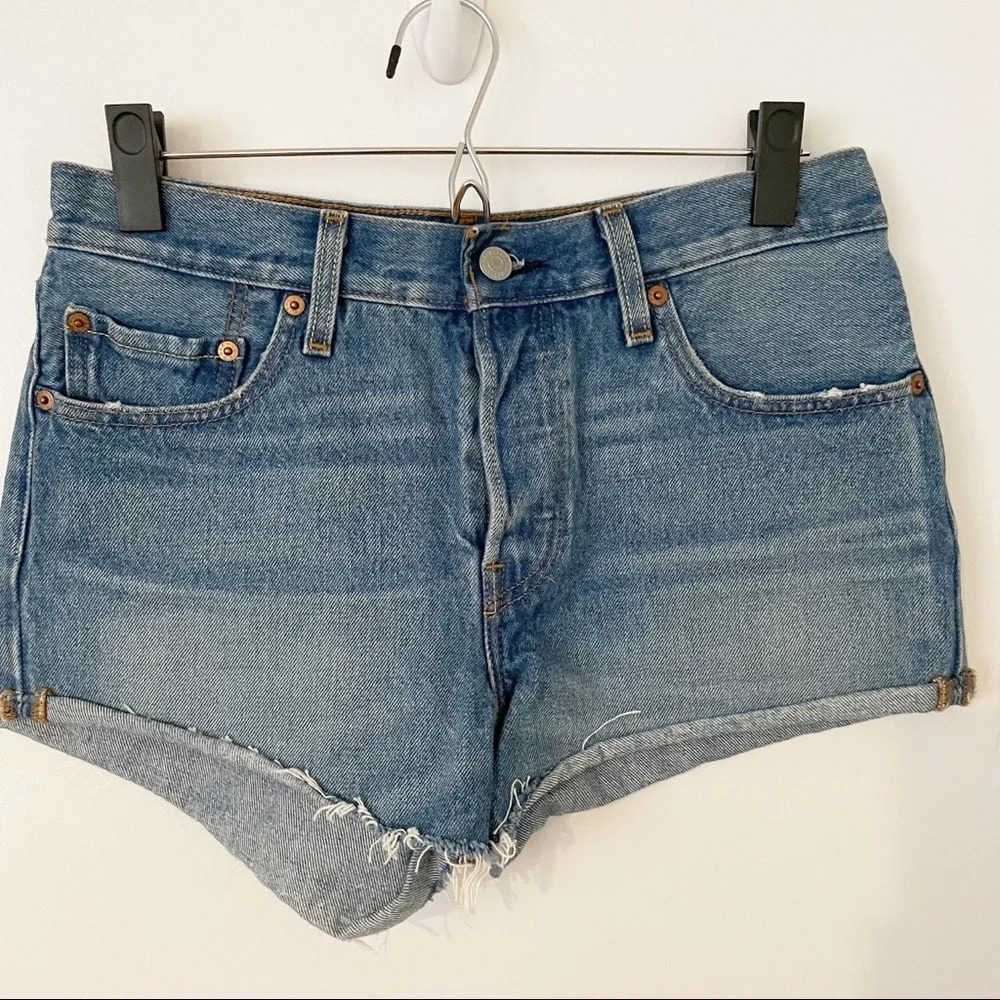 Levi’s 501 jean shorts 27